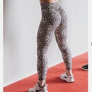 Zyia Active Animal Leopard Print Leggings Scrunch Bootie Hi-Rise Womens Size 12